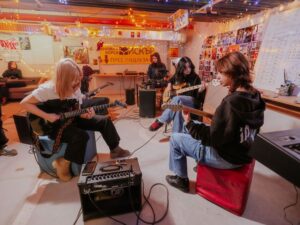 Гимназисти свирят